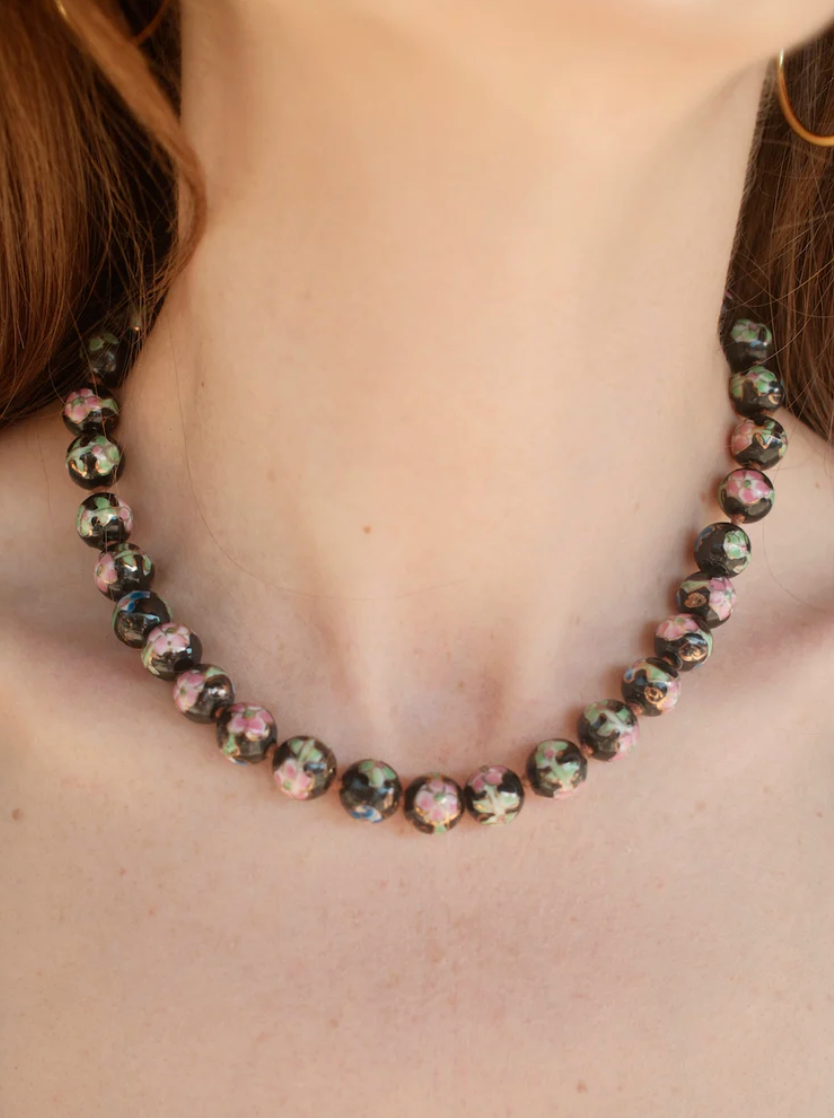 FLEUR NOIR NECKLACE