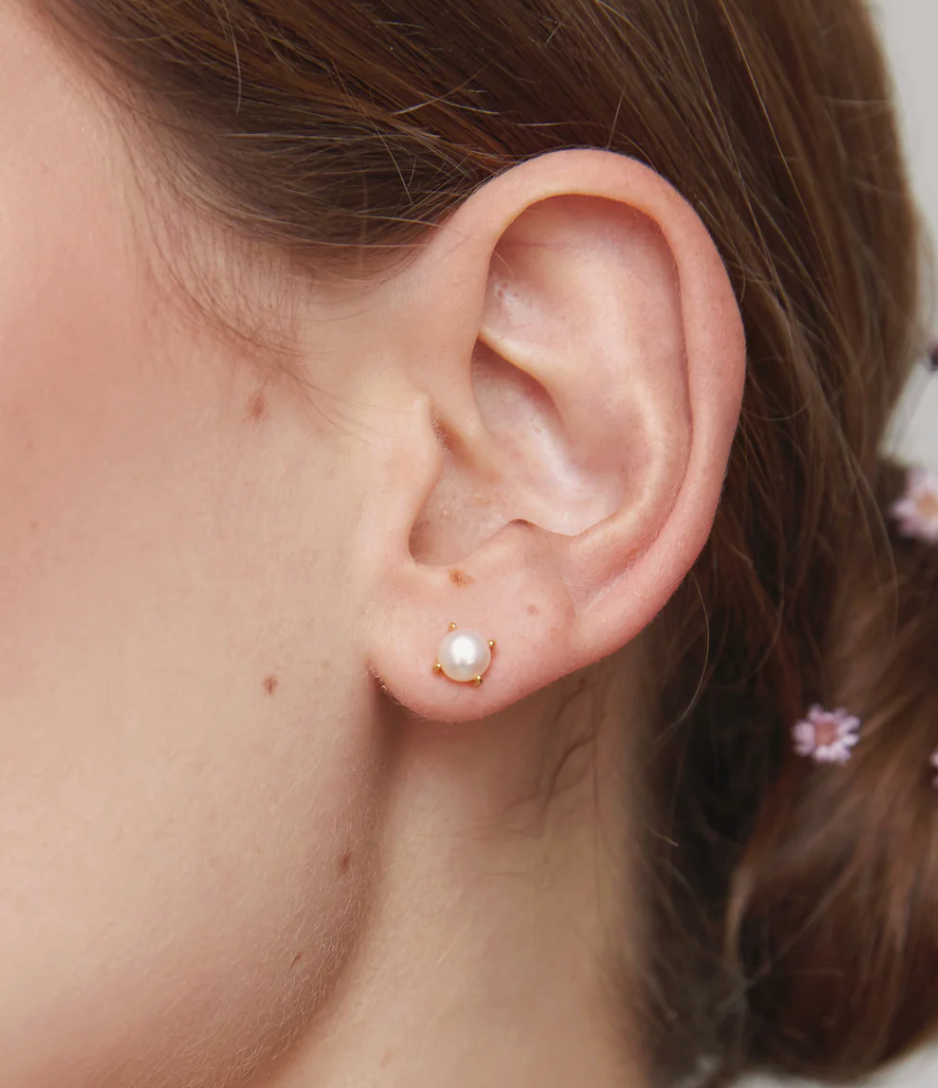 LILAH PEARL STUDS GOLD