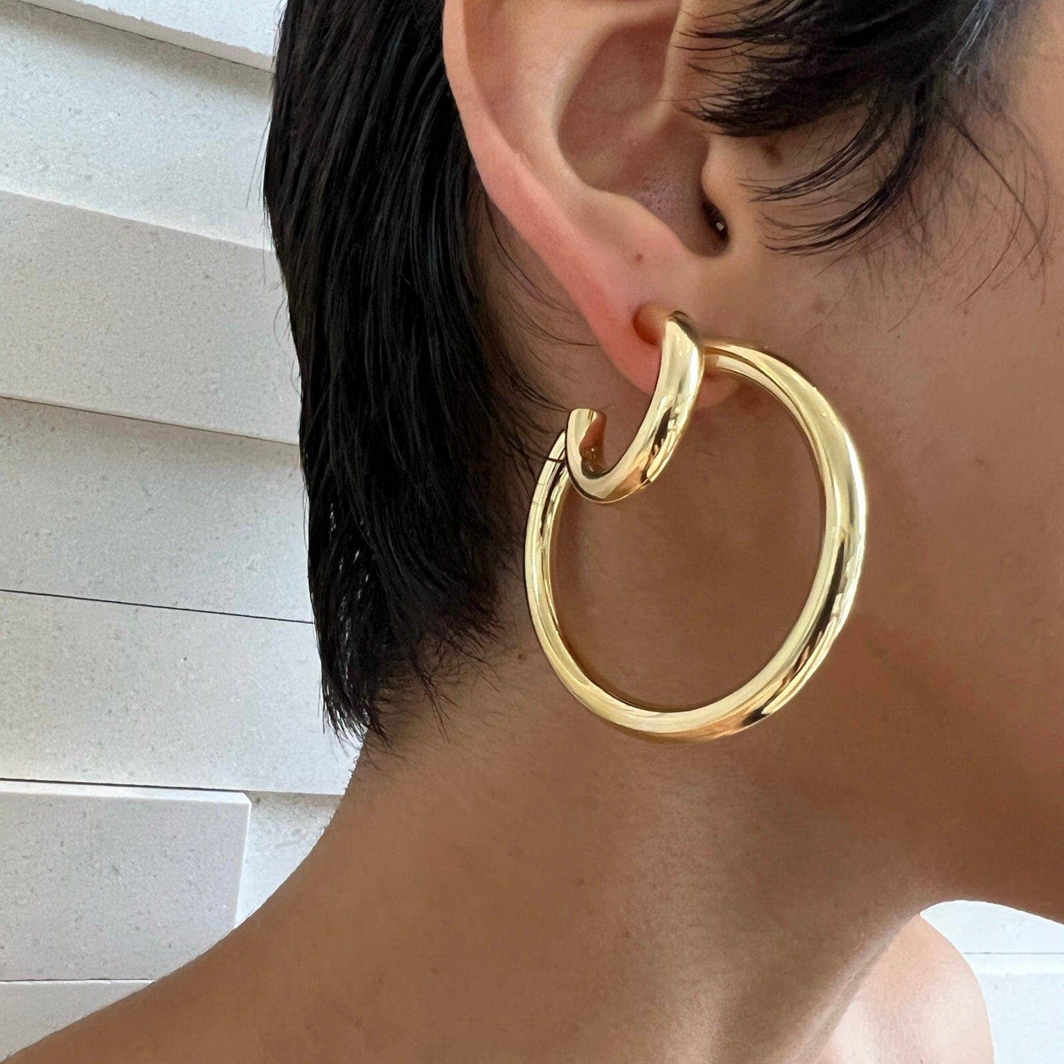 Jennifer Zeuner Jewelry - Lou 1" Hoops - Detour Boutiques