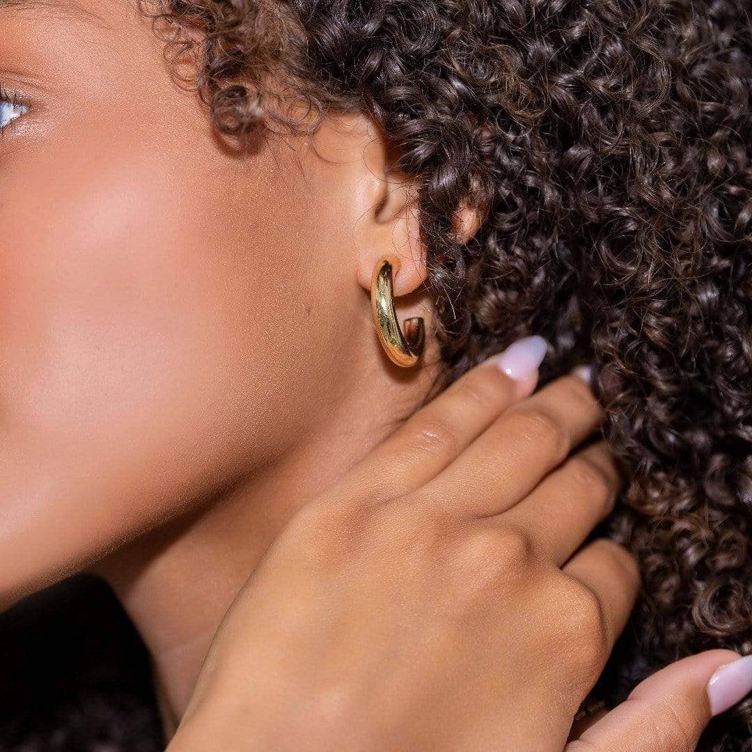 Jennifer Zeuner Jewelry - Lou 1" Hoops - Detour Boutiques