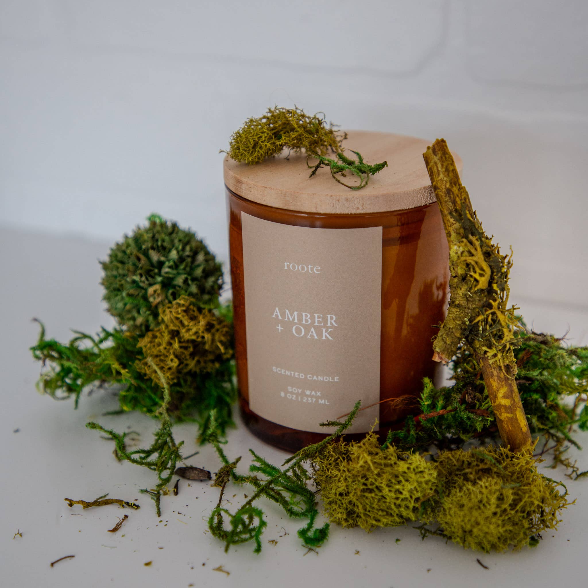 roote - Amber Oak Soy Wax Scented Candle - Detour Boutiques