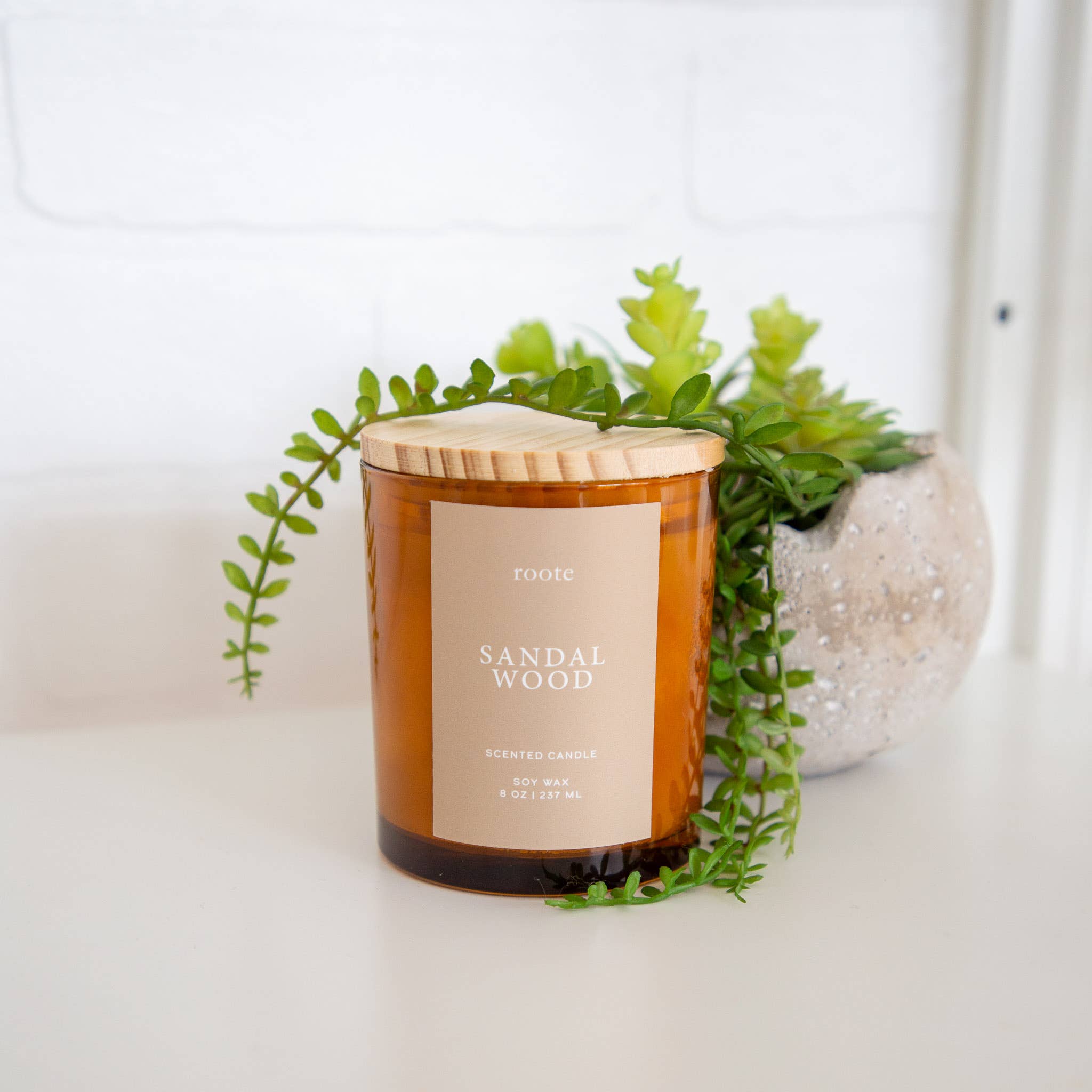 roote - Sandalwood Soy Wax Scented Candle - Detour Boutiques