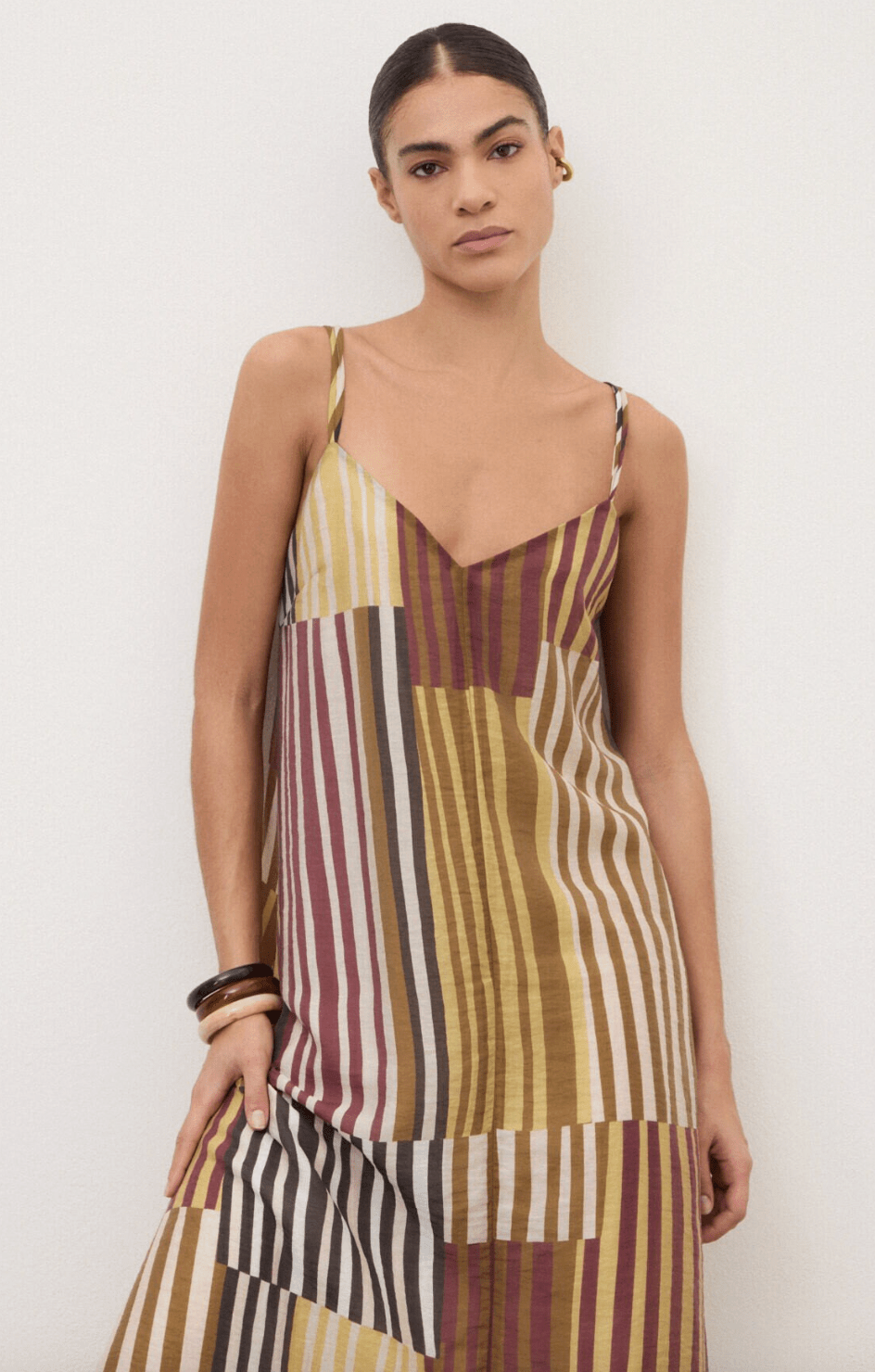 Long dress with V-neck - Detour Boutiques
