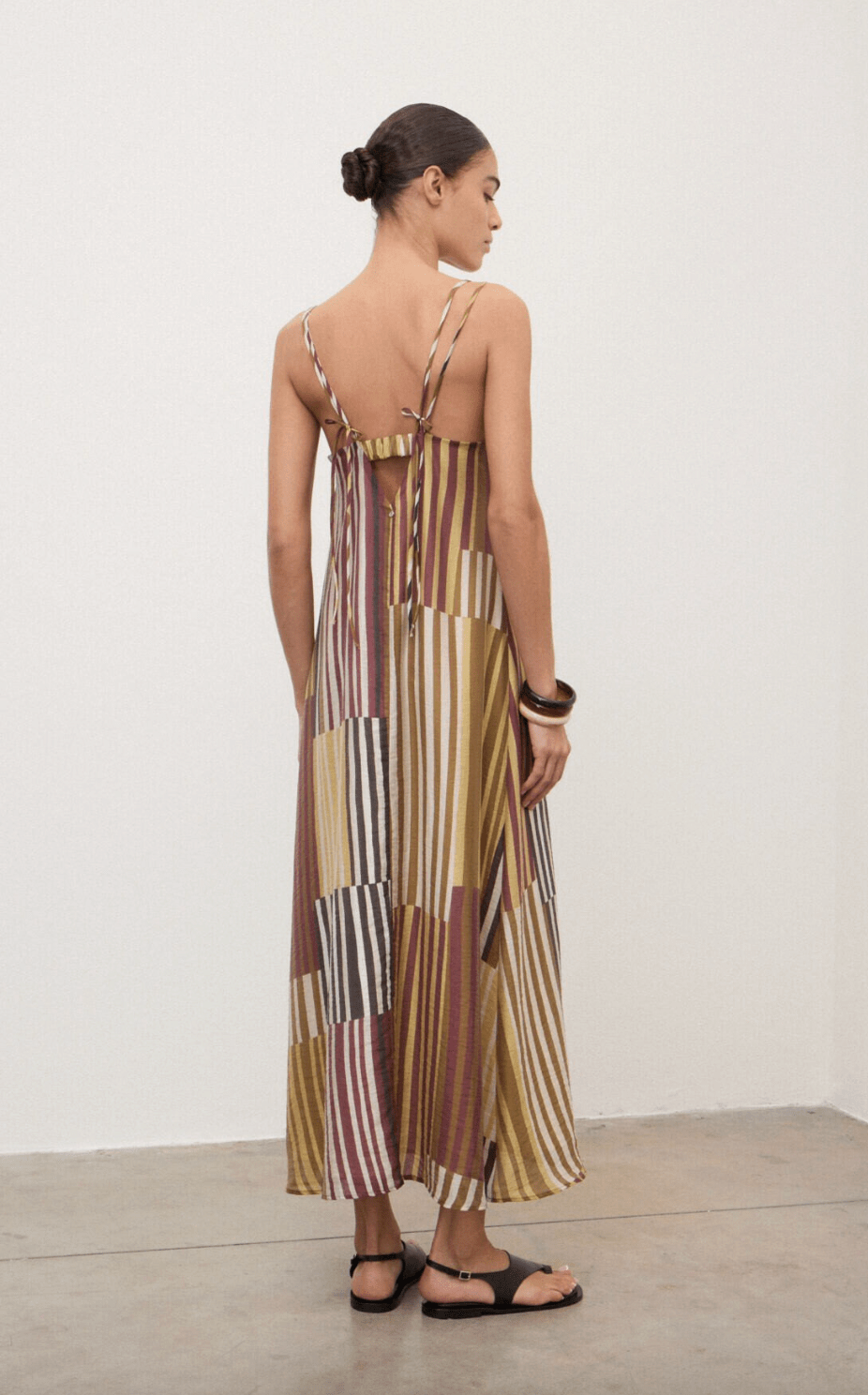 Long dress with V-neck - Detour Boutiques