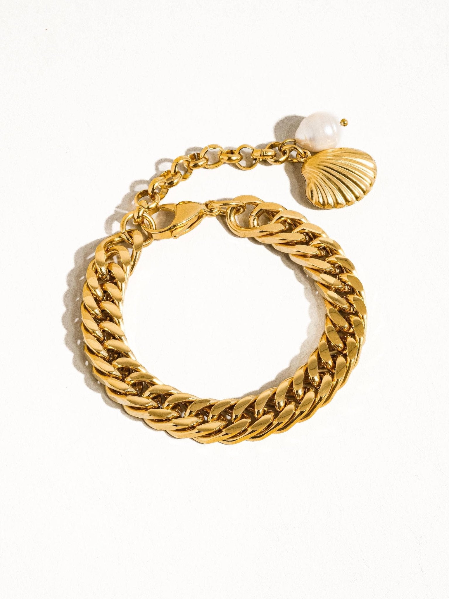 MAIQ Accessories - Tossa 18K Gold Non - Tarnish Shell Pearl Chain Bracelet - Detour Boutiques